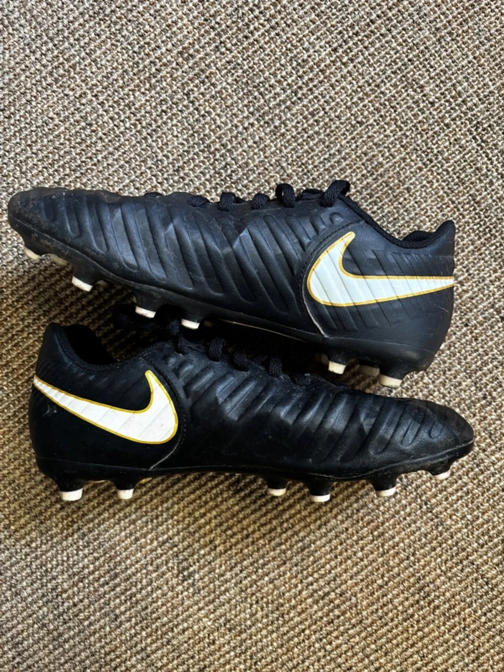 Nike Tiempo Multi-Ground Low Top  Youth Size 5 Black Soccer Cleats